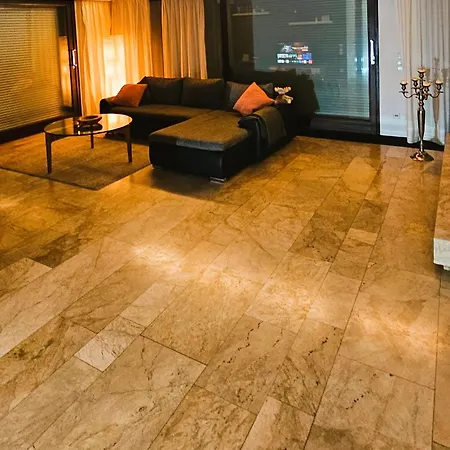 Helle, Grosse Mit Marmorboden Apartmán