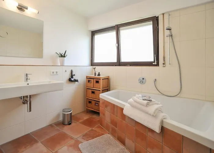 Daire Helle, Grosse Mit Marmorboden