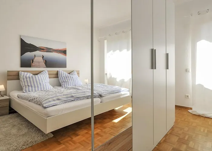 Helle, Grosse Mit Marmorboden Stuttgart