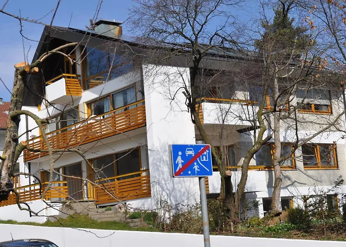 Helle, Grosse Mit Marmorboden *