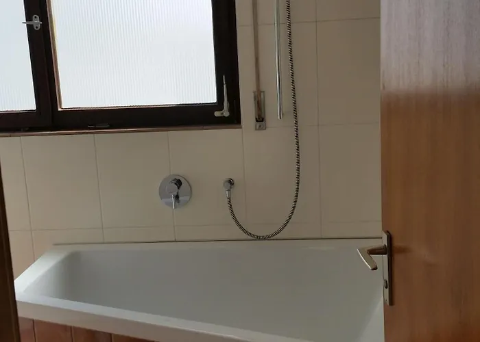 Helle, Grosse Mit Marmorboden *